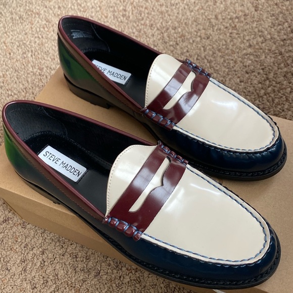 Brand new trendy loafers! Dress up any work outfit! - Picture 1 of 3